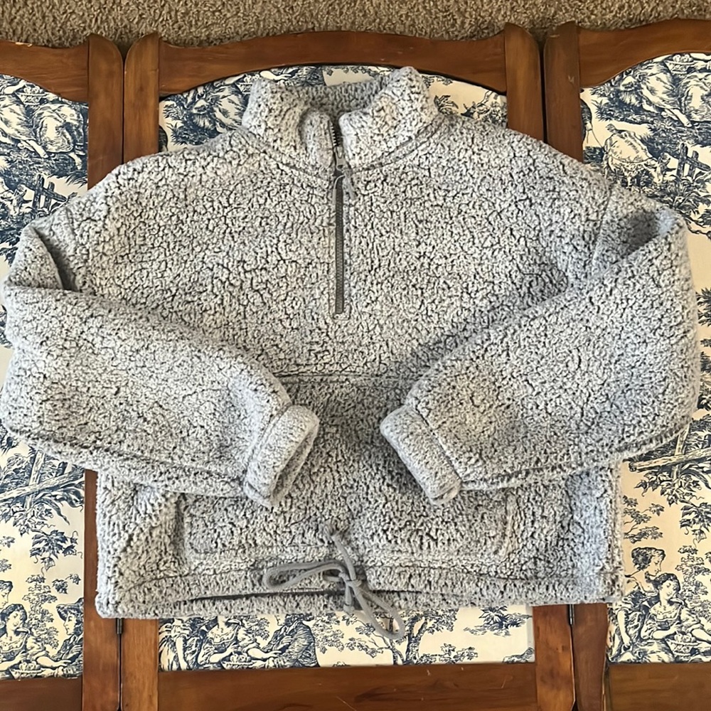 SHERPA Crop top sweater size small